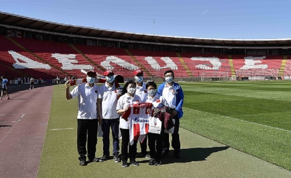 Kinezi obožavaju Crvenu zvezdu, Duško Tošić glavna tema