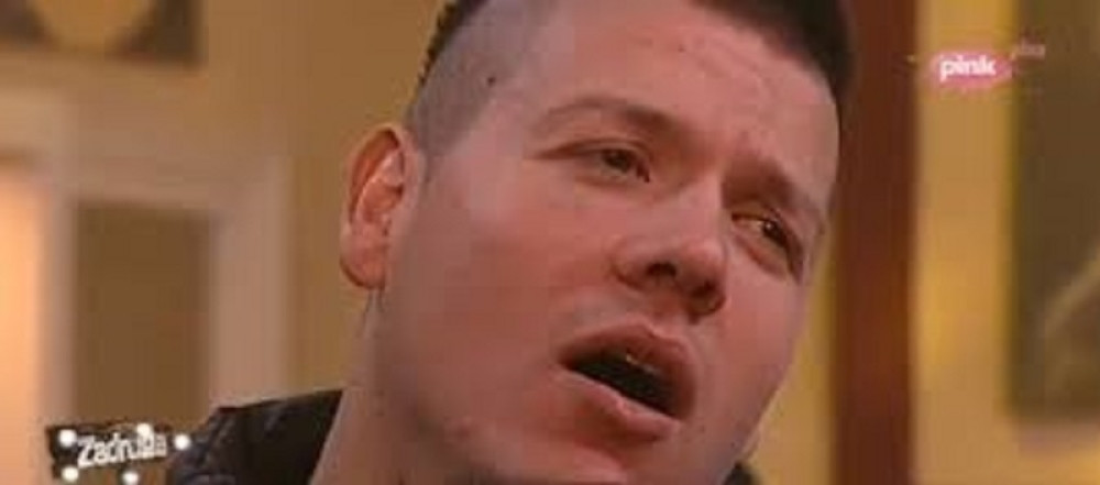 Sloba Radanović udelio prosjaku 100 dinara, a ovaj mu vratio 100 evra: Pevačev gest razjario Srbiju! (FOTO)