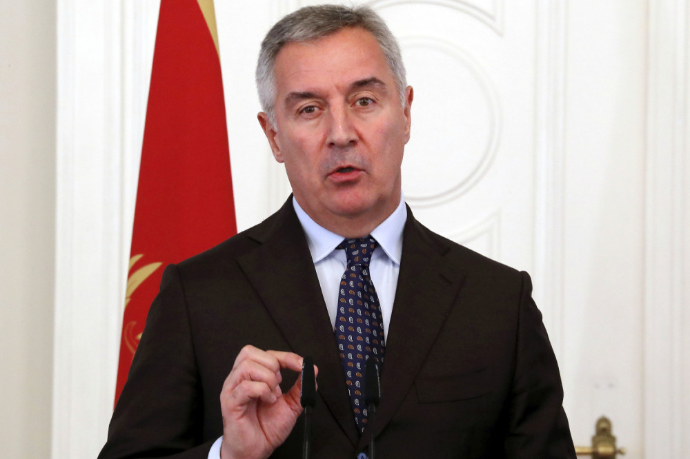 Iza Milove odluke o zabrani ulazaka Srba u Crnu Goru stoji nešto strašno