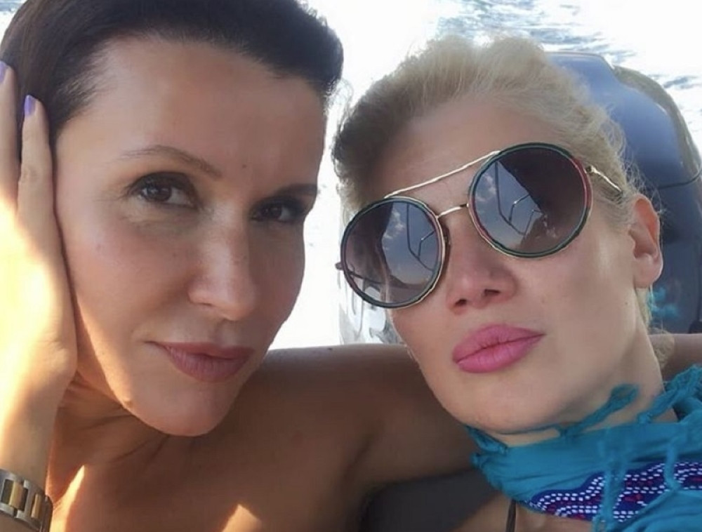 Srpska voditeljka se slikala gola za pare: Zbog teške finansijske situacije natovarila sebi velike probleme! (FOTO)