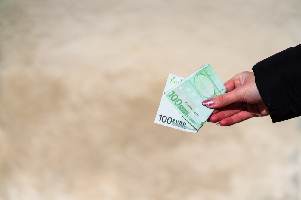 Isplata 100 evra počeće pre roka