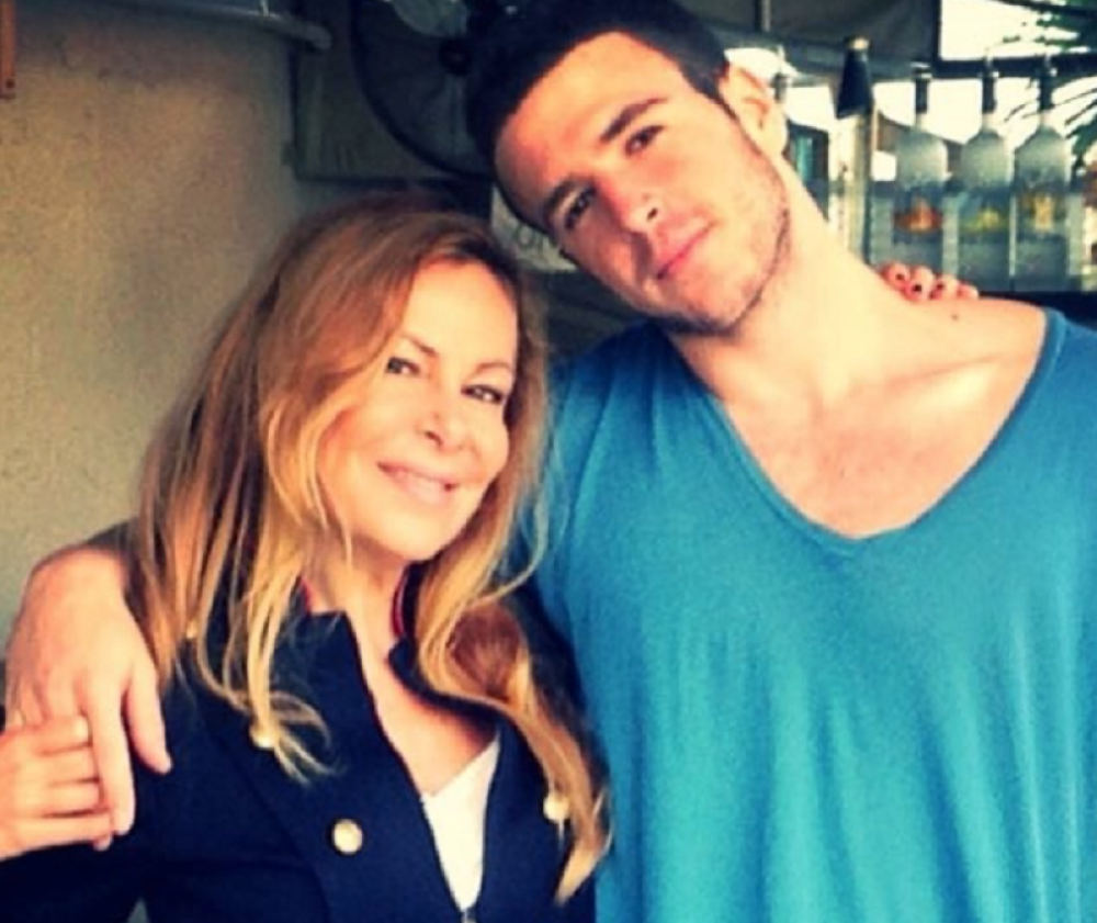 Premino sin Ane Obregon: Glumica zavijena u crno, zadesila je jeziva tragedija!