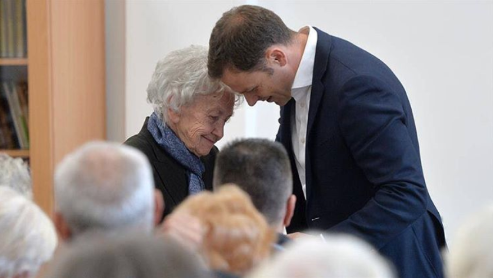 Na 950.000 računa leže 100 evra