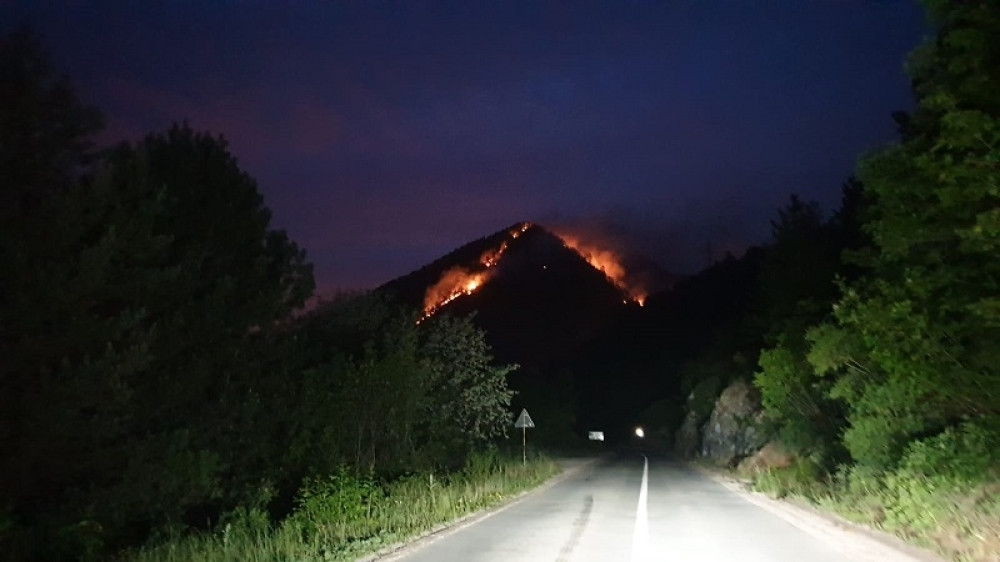 Borba sa stihijom zbog iz neverovatnih razloga (FOTO)