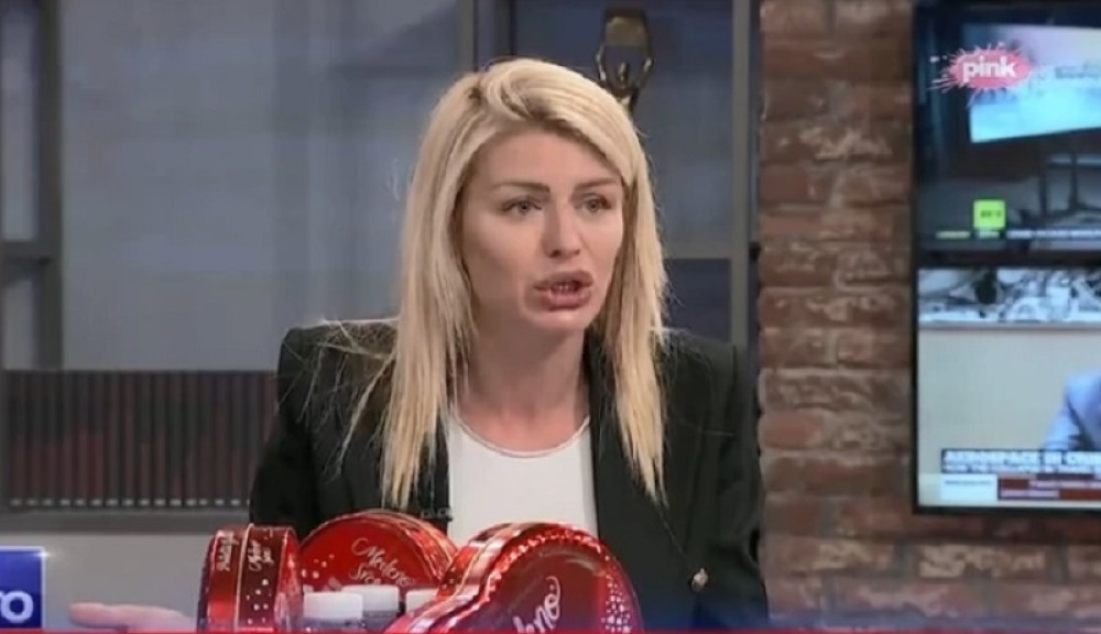 Promenila lični opis do neprepoznatljivosti! Igre bez granica u fotošopu! (FOTO)