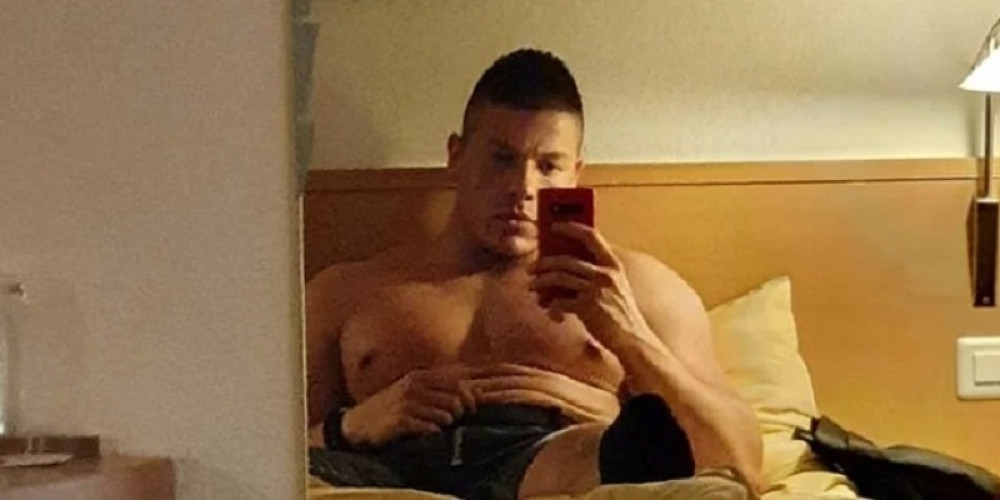 Skinuo se Sloba Radanović: Pevača žele muškarci i žene u krevetu (FOTO)