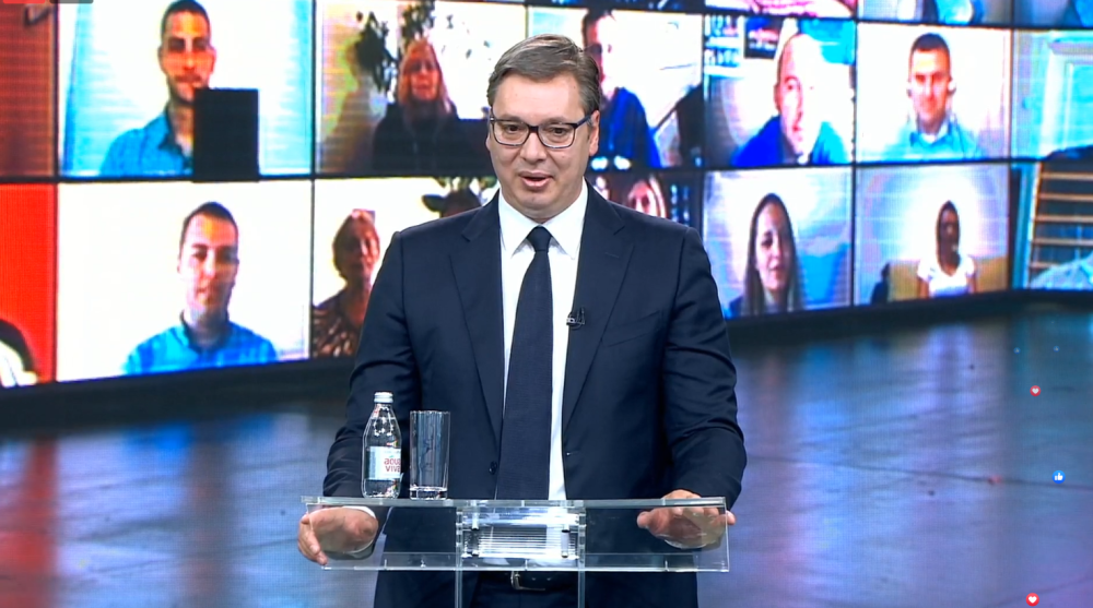 VUČIĆEV SPEKTAKL ZA POČETAK KAMPANJE (FOTO/VIDEO)