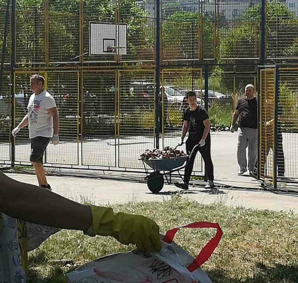 Akcija za primer - zelena oaza oko Crvenog solitera u "Braće Jerković"! (FOTO)