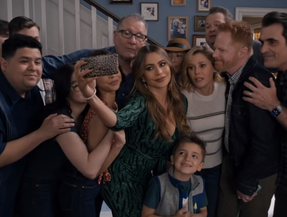 Preminuo glumac iz serije "Moderna porodica"!