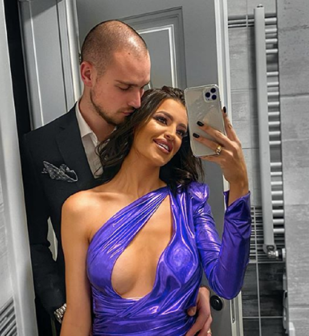 Žena srpskog fudbalera na meti kritika zbog dadilje, "tata" sa instagrama se nameračio da je oblati, ona odbrusila (FOTO/VIDEO)