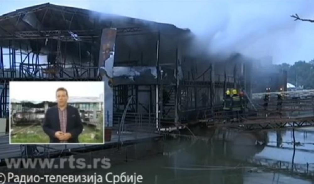 Vatrenu stihiju gasilo 10 ekipa vatrogasaca, devet vozila i vatrogasni brod