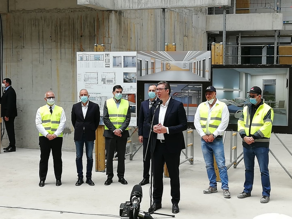 Mogu li samo da vas zamolim da ne vičete na mene? Rezultati govore za nas, ljudi sve vide