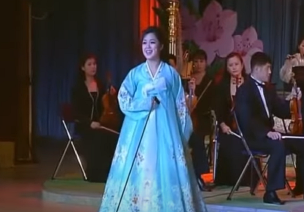 Misteriozna supruga lidera Severne Koreje, ne zna se kada je rođena, niti kako se zaista zove (VIDEO)