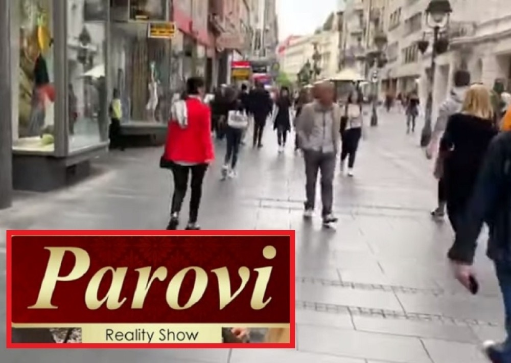 Bivša učesnica "Parova" spopadala ljude: Želela da im pokaže grudi, a svi bežali od nje! (VIDEO)