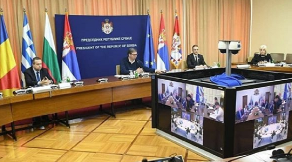 Predsednik Vučić sa moćnim zvaničnicima rešava pitanje otvaranja granica