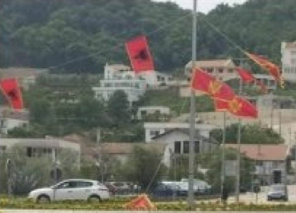 Vijore se šiptarske zastave po Crnoj Gori uoči 21. maja