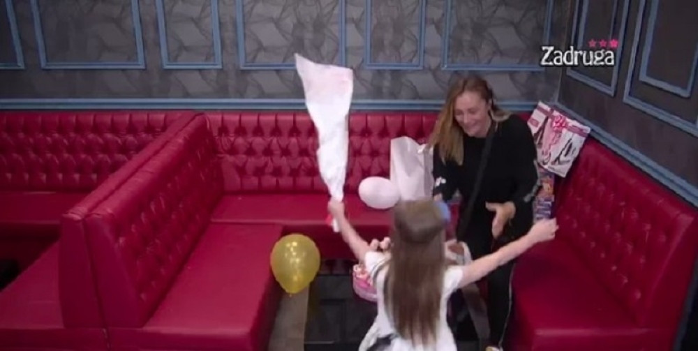 U "Zadrugu" ušla Lunina mlađa sestra: Anabela ne može da zaustavi more suza!