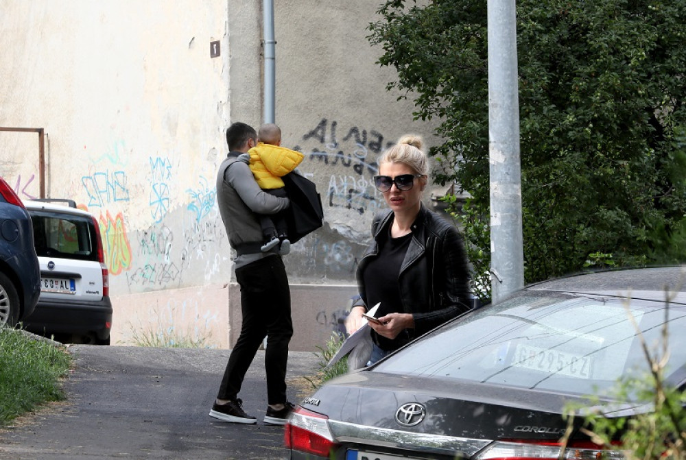 Drama ispred Centra za socijalni rad: Sandra Obradović čekala sina, Vladimir Babić bežao!