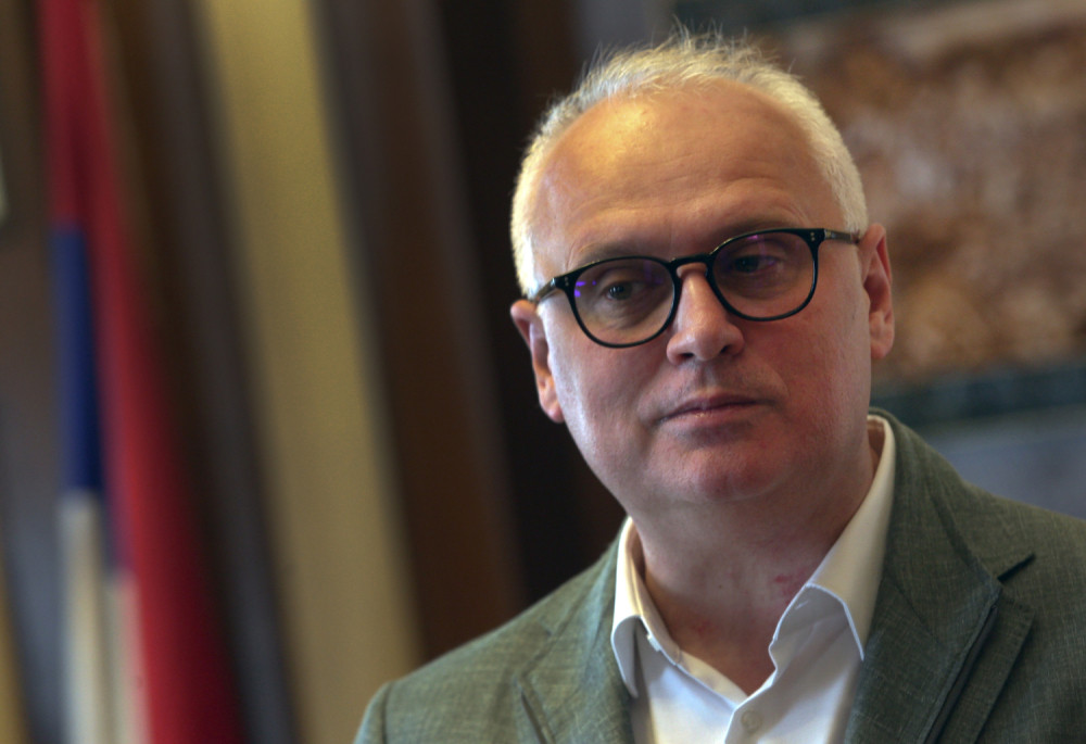 Na koga je Vesić mislio kada je u svojoj kolumni spomenuo fanariote? Zbog čega su oni opasni za SPC