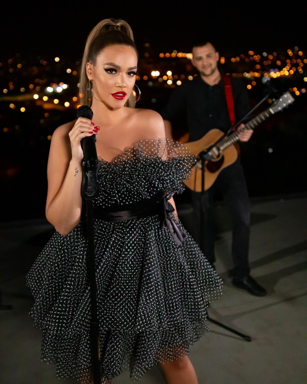 Marija Mikić oživela još jedan stari hit (VIDEO)