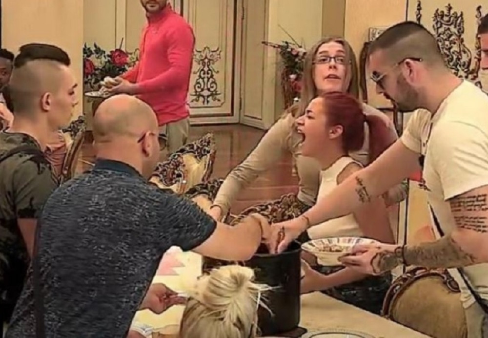 Pljuvanje i urlici! Ukućanke se posvađale oko hrane, a onda usledio gadan obrt! Nije za one sa slabijim stomakom!