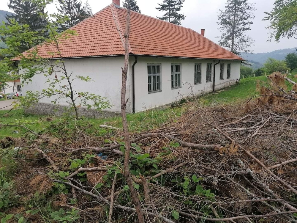 Sekirom udarao svoju maćehu do smrti!