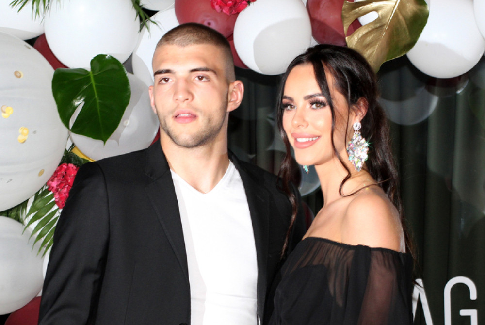 Željko Ražnatović spava, a iznad glave ga čuva ON, a nije Veljko! (FOTO)