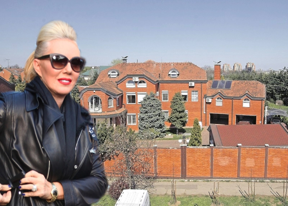 Lepa Brena kipti od besa! Pevačicu niste ovakvu do sada videli (FOTO)