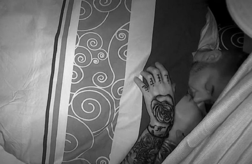 Nikad vrelija noć u vili "Parova": Nataša mu se uvukla u krevet pa nije mogla da obuzda strasti