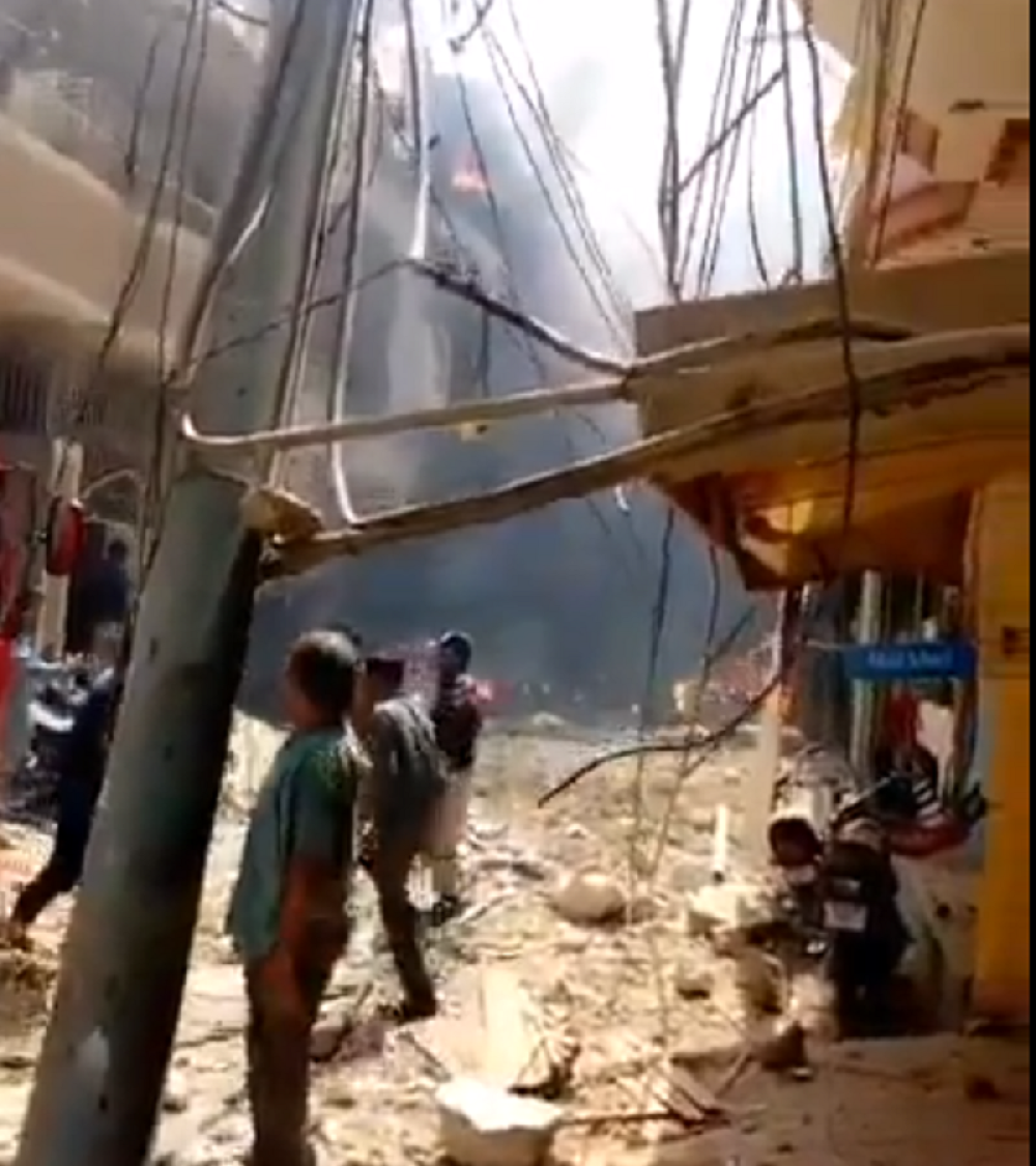 Srušio se avion sa 100 putnika (VIDEO)