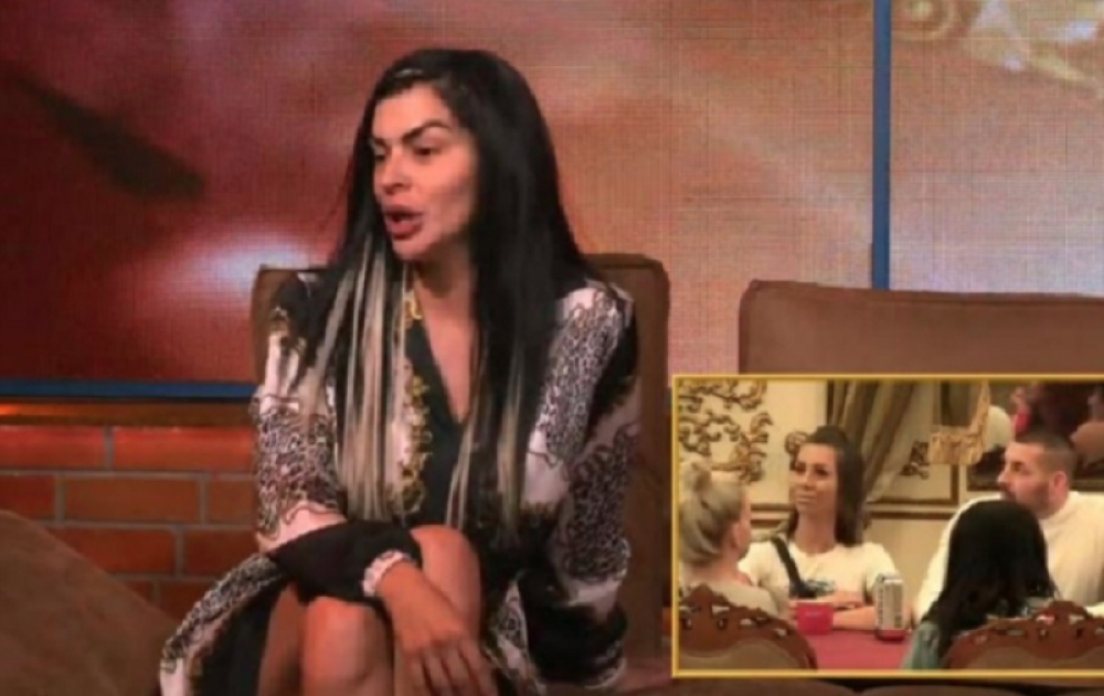 Šmizla se ogolila do kože! Ima posebni frizuru za intimni deo tela!