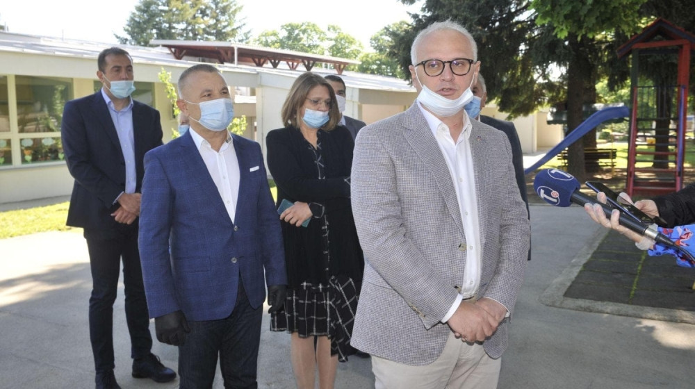 Vesić obišao obnovljeni vrtić "Petlić"