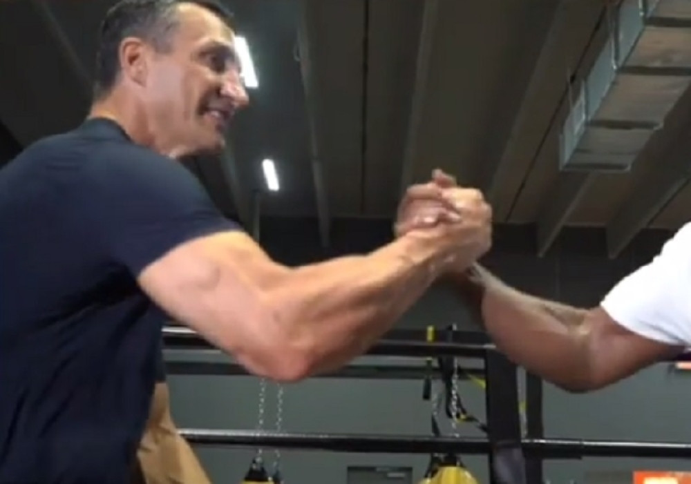 Vladimir Kličko u teretani zbog Majka Tajsona - prštaće na sve strane (VIDEO)