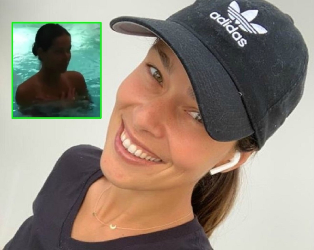 Procurio snimak potpuno gole Ane u bazenu, potom se obmotala zlatnom svilom, pršti koliko je zgodna! (VIDEO)