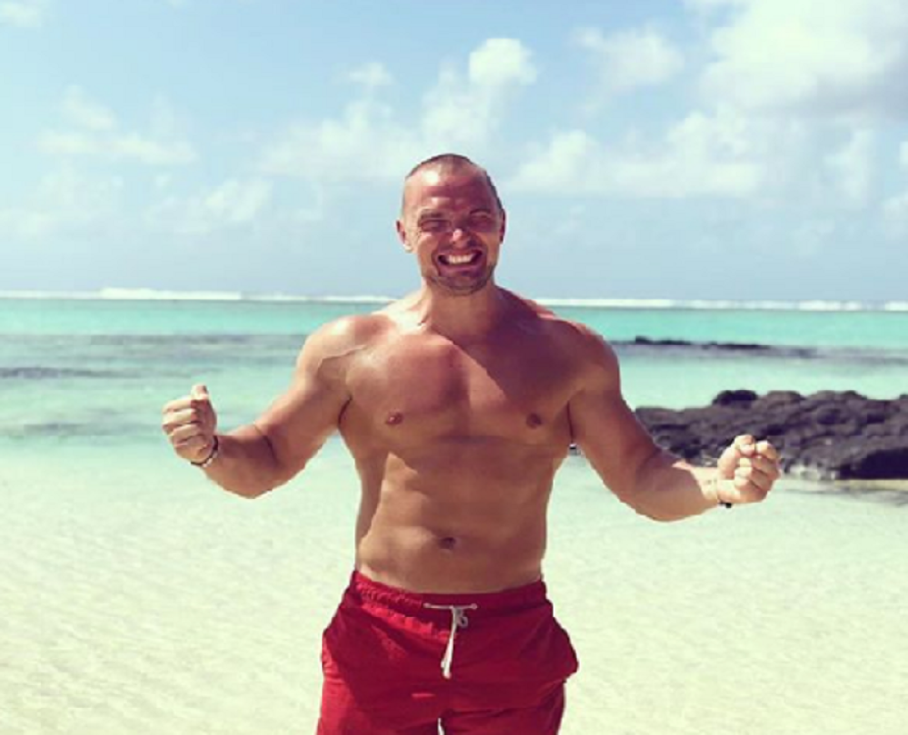 Brat naše poznate pevačice je opasan frajer: Marko mnogo liči na sestru!