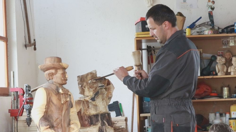 Miladinova skulptura visoka tri metara obišla svet (FOTO)