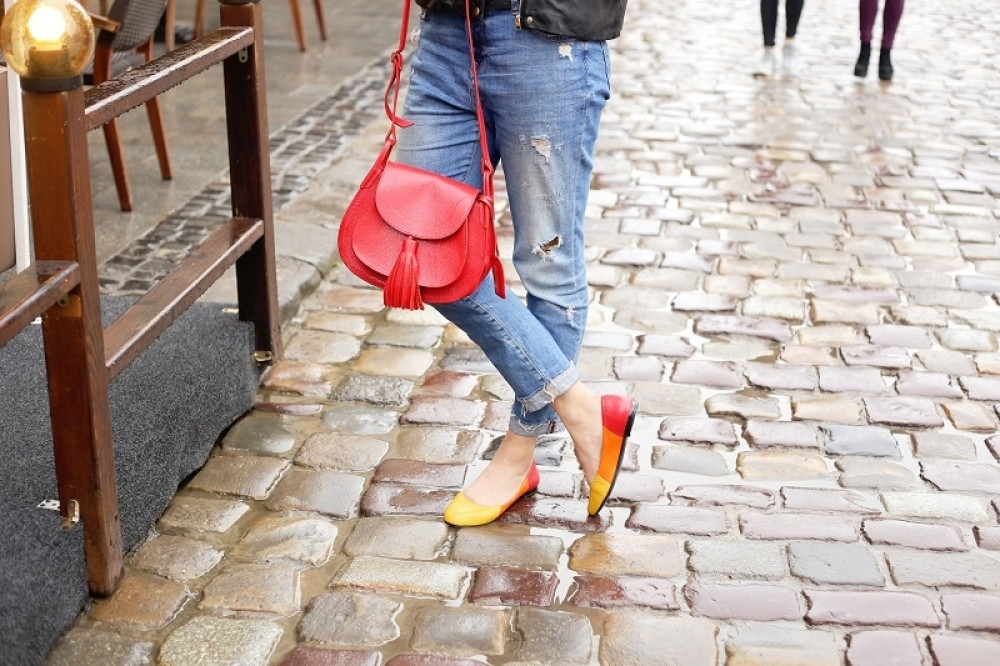 Nova moda za žene razočarala mušku populaciju: Potpuni trend obrt, farmerke koje će se nositi ove sezone više ne stežu (FOTO)