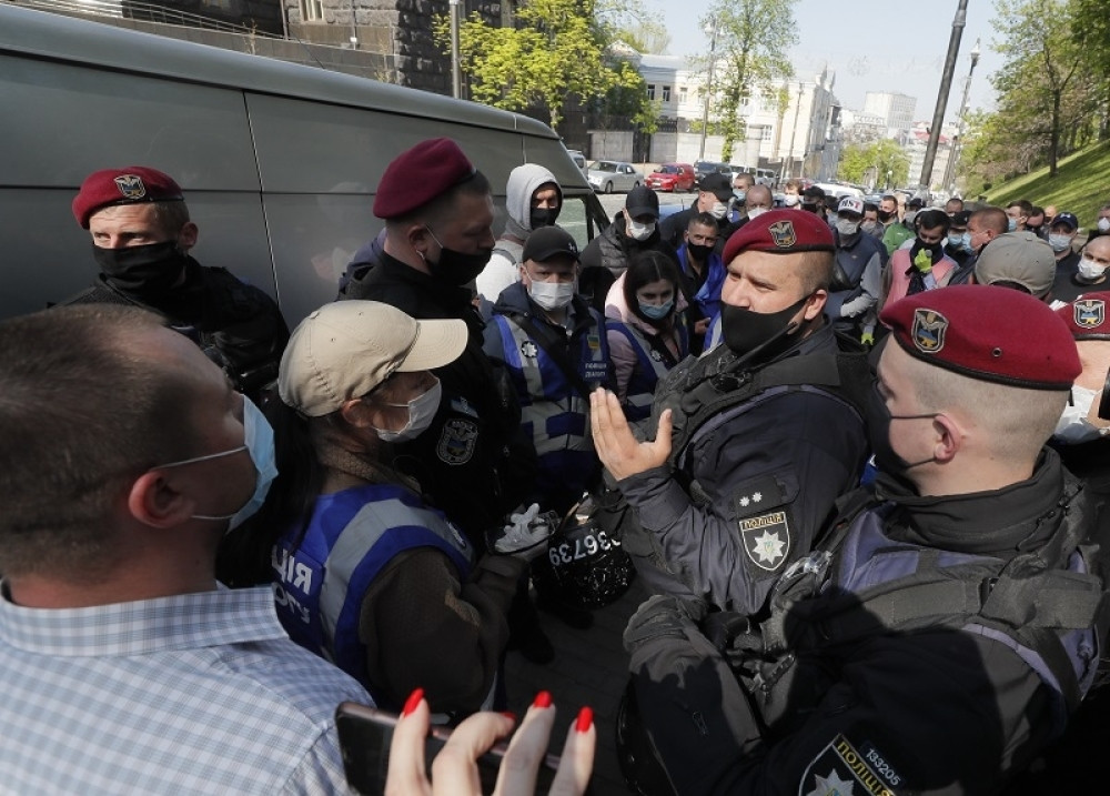 Digla se zemlja na noge, svirepo ubijen poslanik!