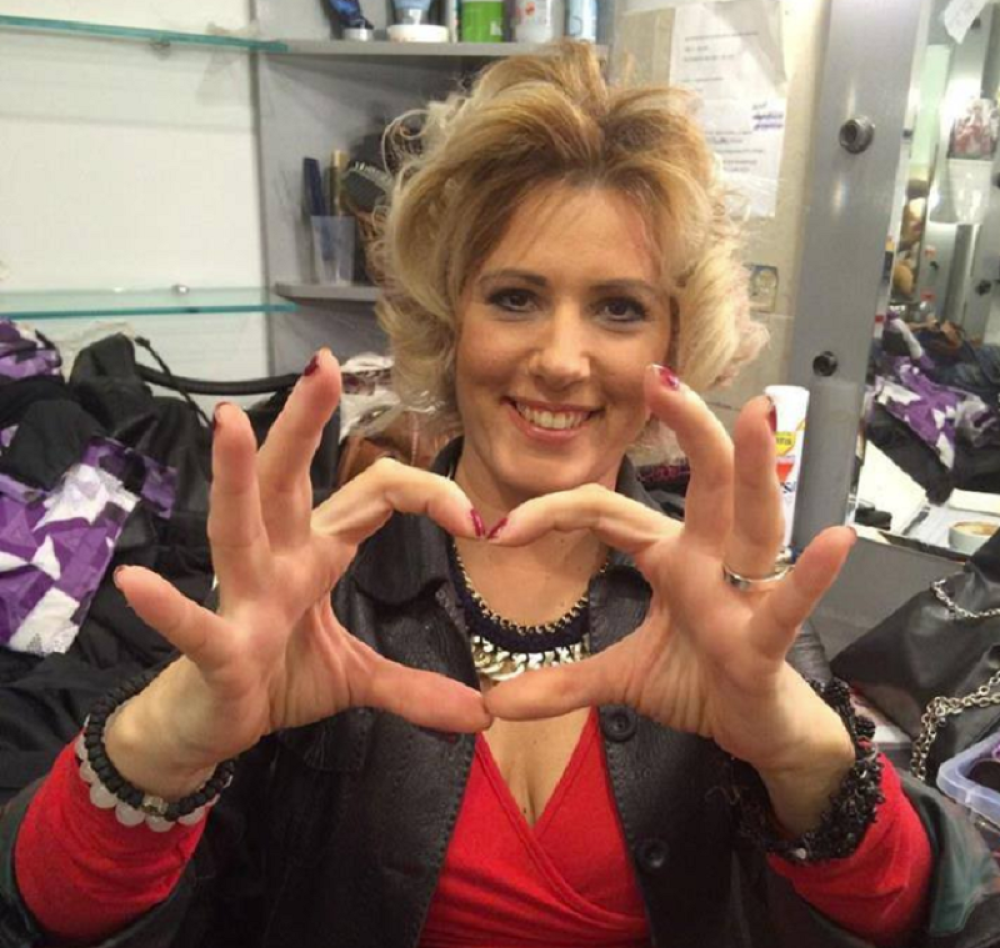 Jelena Golubović u vezi sa poznatim političarem: Ljubav cveta! (FOTO/VIDEO)