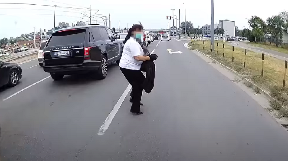 Pukom srećom izbegnuta tragedija na Novom Beogradu (VIDEO)