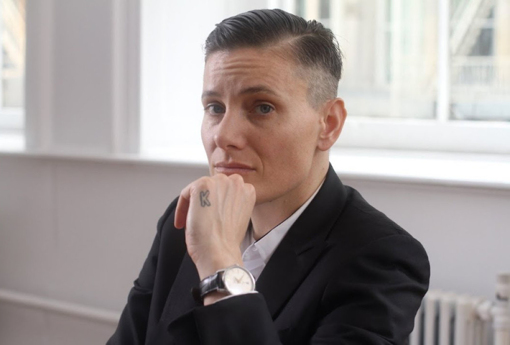 Stekla je slavu i bogatstvo svojom muževnošću: Inspiracija joj bio dečko sa naših prostora koji je postao žena!