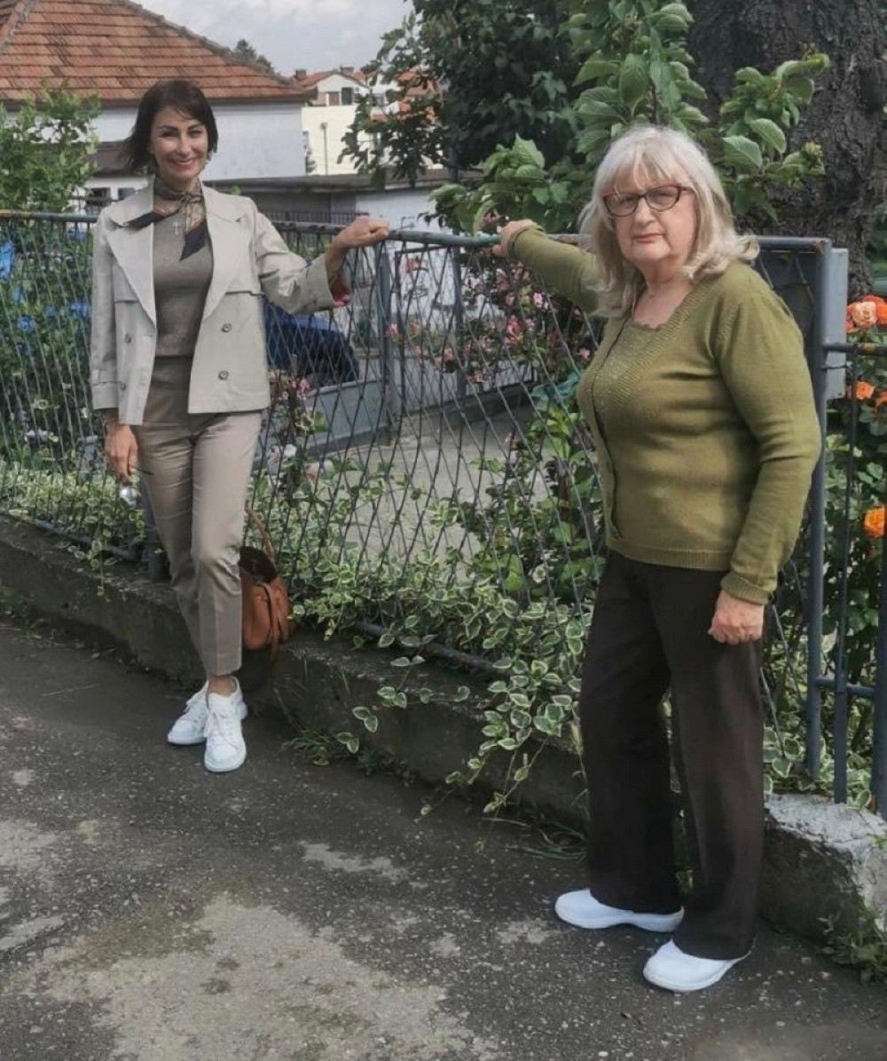 Suzana Perić obišla je baka Radu (71) na njen rođendan i poslala jaku poruku Zvezdarcima! (FOTO/VIDEO)