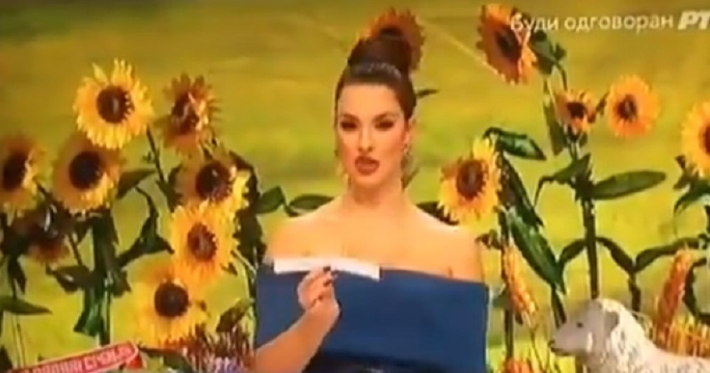Pr*ež u emisiji na nacionalnoj frekvenciji: Voditeljka htela da propadne od blama! (VIDEO)