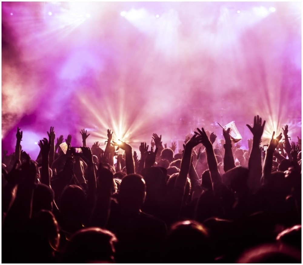 "Je l' moguće da posle 23 odvežu splavove da plutaju po Dunavu, da bi mogli da rade?! Nepre*ebiv narod!"