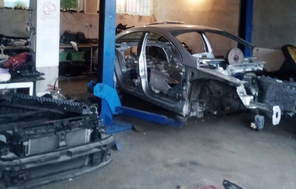 Krali automobile, a zatim ih sekli u delove i prodavali (FOTO)