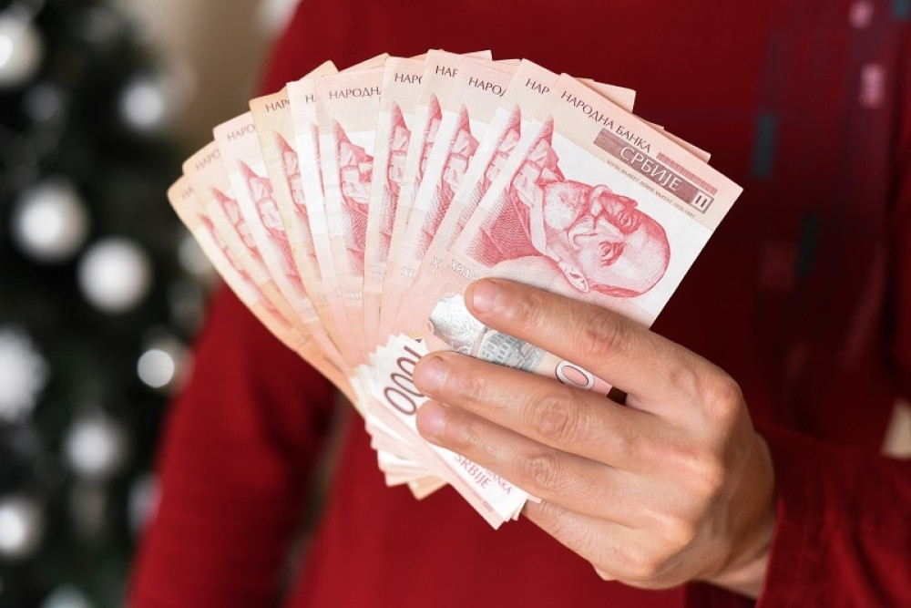 Evo kako da prepoznate da li su novčanice prave ili falsifikovane