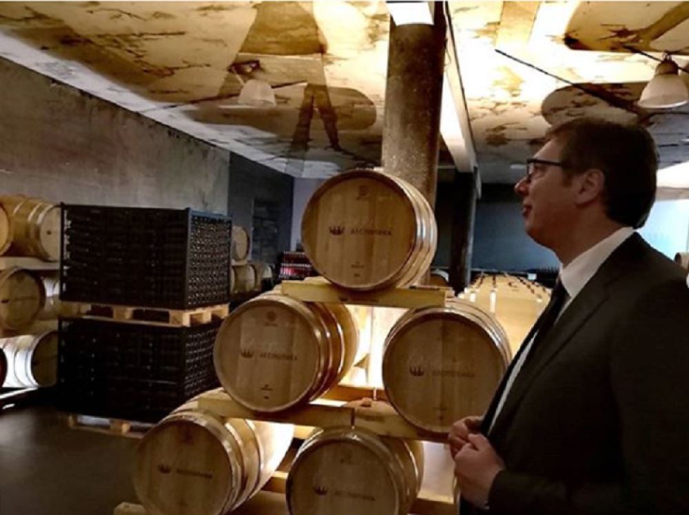 Predsednik obišao vinariju, a onda probao najlepše srpsko vino