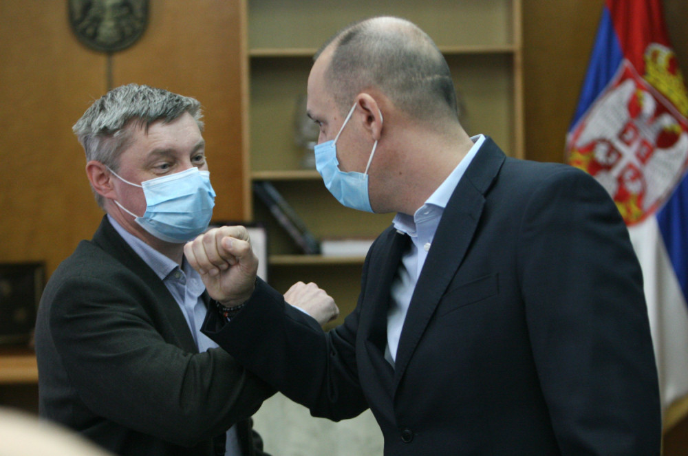 Rat ministara, Crnogorac udario na Lončara, pa počeo da se busa u grudi, ali se iza svega krije mračna tajna Podgorice!