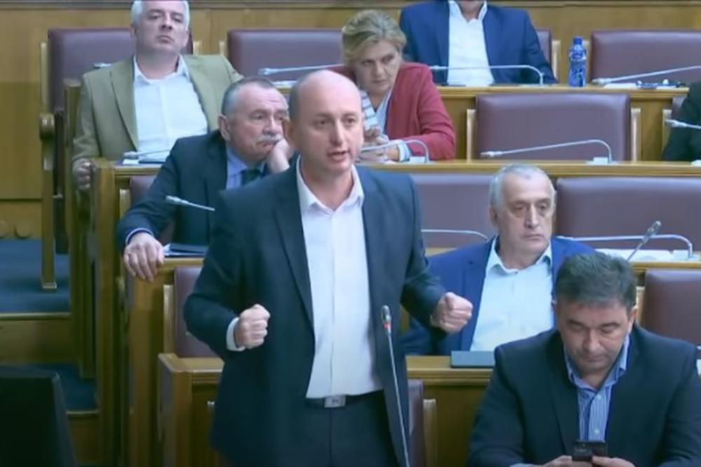 Knežević zapalio crnogorsku Skupštinu, traži da Srbija protera sve nazad u Podgoricu! (VIDEO)