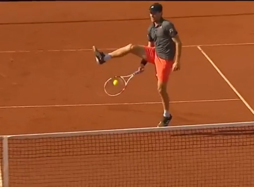 Dominik Tim već naoštren za Đokovića, dva puta kroz noge i to na poslednjem poenu, Beograde spremi se za ovakve majstorije! (VIDEO)